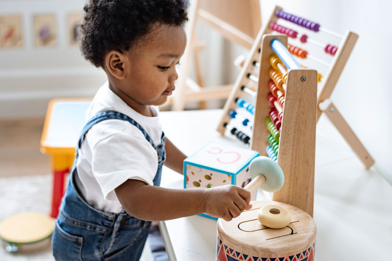 Conheça os quatro estágios do desenvolvimento infantil